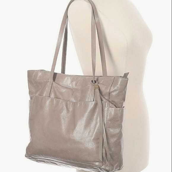 HOBO Grey/Light Taupe Everyday Large Leather Shoulder Bag With Wanderlust Lining - Picture 2 of 10